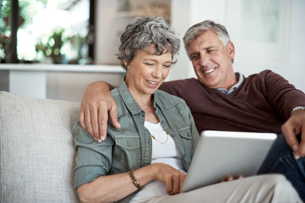 difference between checking and savings account